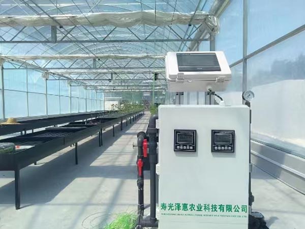 Intelligent water and fertilizer machine